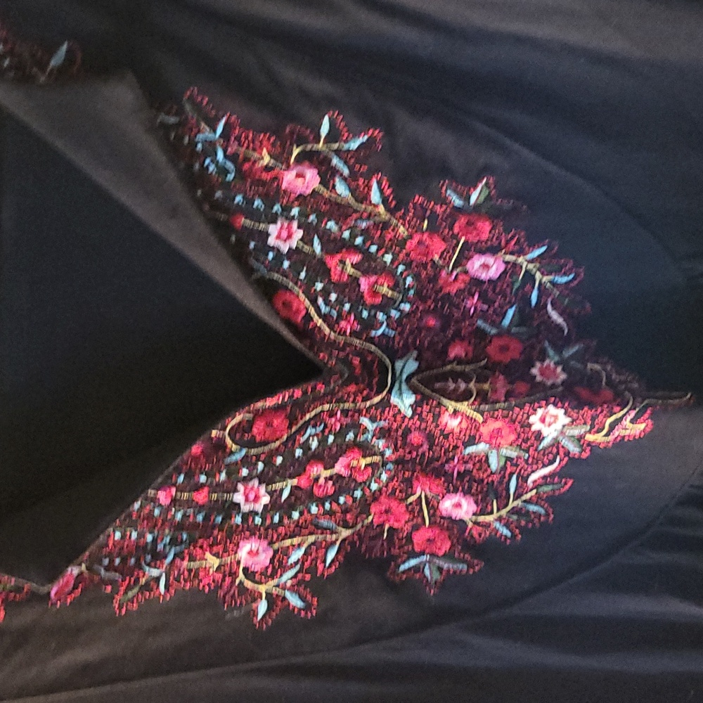 Embroidered shirt - Picture 2 of 4
